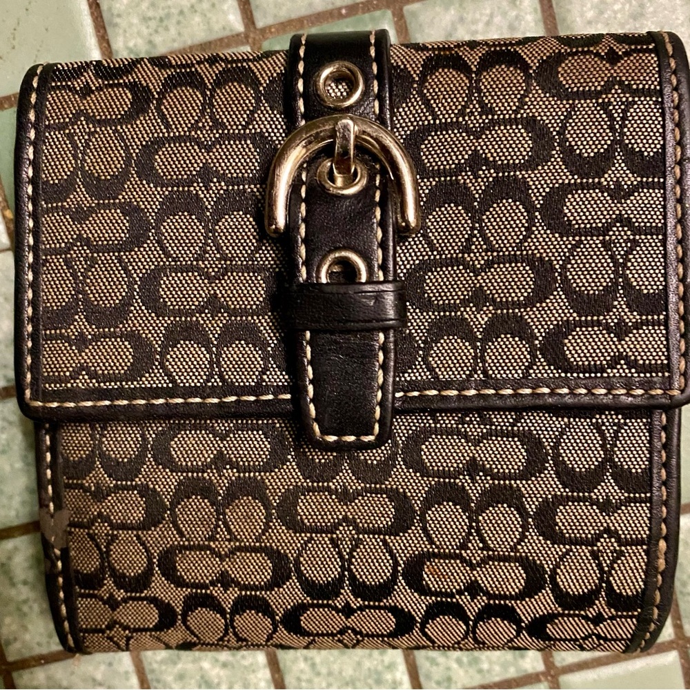 Coach vintage Black and Cream Signature Wallet